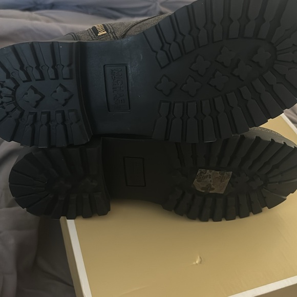 Braw new michael kors alistair bootie size 6.5 - Picture 4 of 4